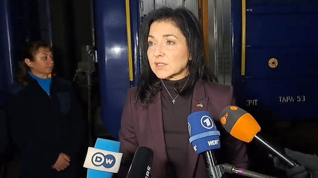 Wirtschaftsministerin Reiche musste in der Nacht wegen des Raketenalarms in Kiew in einen Schutzkeller.