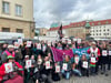 „Wir sind das Stadtbild" rufen zahlreiche Menschen in Magdeburg, um gegen die Aussage von Bundeskanzler Merz zu protestieren. Sie wollen Vielfalt zeigen. 