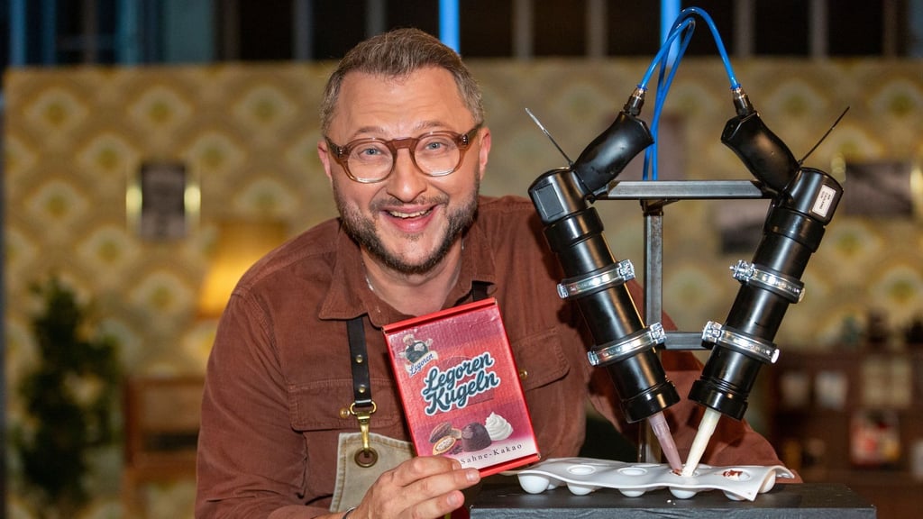 In seiner "Besseresser"-Show über Ostprodukte kritisierte TV-Koch Sebastian Lege die Rezeptur der Halloren-Kugeln aus Halle. Das kasm bei vielen Ostdeutschen nicht gut an. Jetzt reagiert das Unternehmen selbst auf die Kritik.