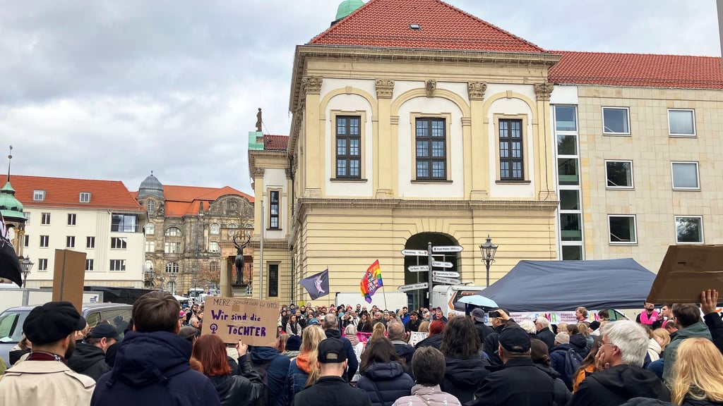 Das Bündnis Solidarisches Magdeburg hatte zur Kundgebung „Wir sind das Stadtbild“ eingeladen.