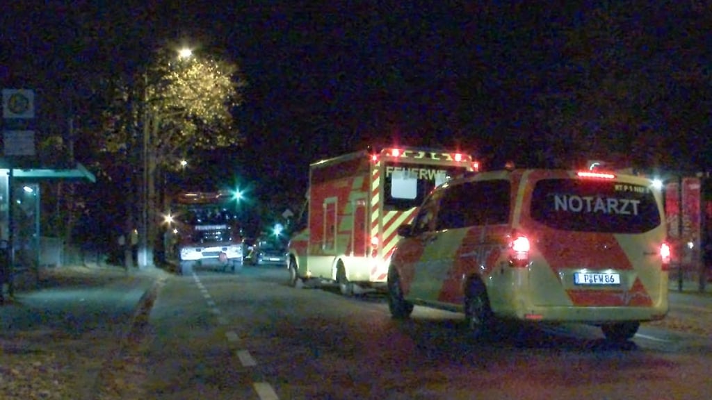 Am Hiroshima-Nagasaki-Platz in Potsdam kam es in der Nacht zu einem größeren Einsatz von Polizei und Rettungskräften.