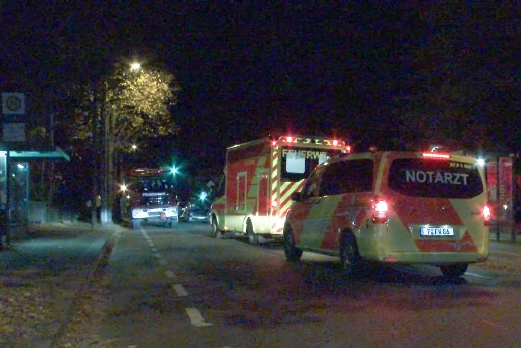 Am Hiroshima-Nagasaki-Platz in Potsdam kam es in der Nacht zu einem größeren Einsatz von Polizei und Rettungskräften.
