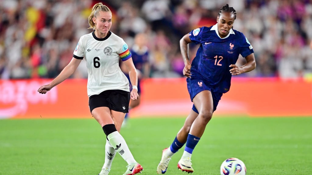 Während Janina Minge ins DFB-Team zurückkehrt, fällt Frankreichs Marie-Antoinette Katoto fürs Rückspiel aus. (Archivbild)