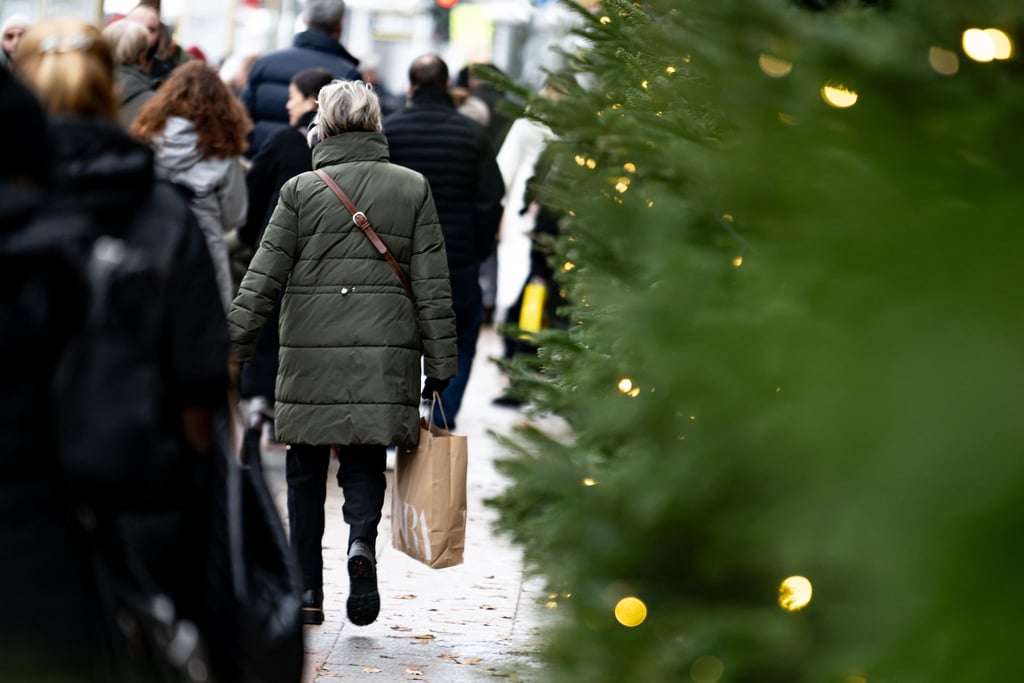 In sechs Wochen beginnt die Adventszeit. An zwei Adventssonntagen sind in Berlin Geschäfte geöffnet. (Archivbild)