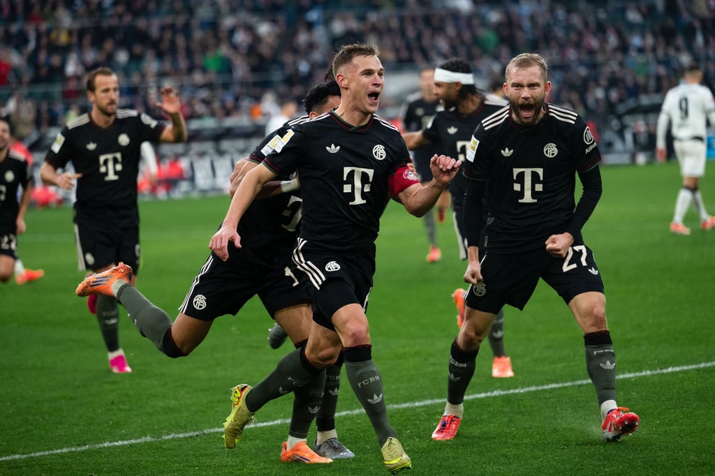 Josuha Kimmich (M) brachte den FC Bayern in Führung.