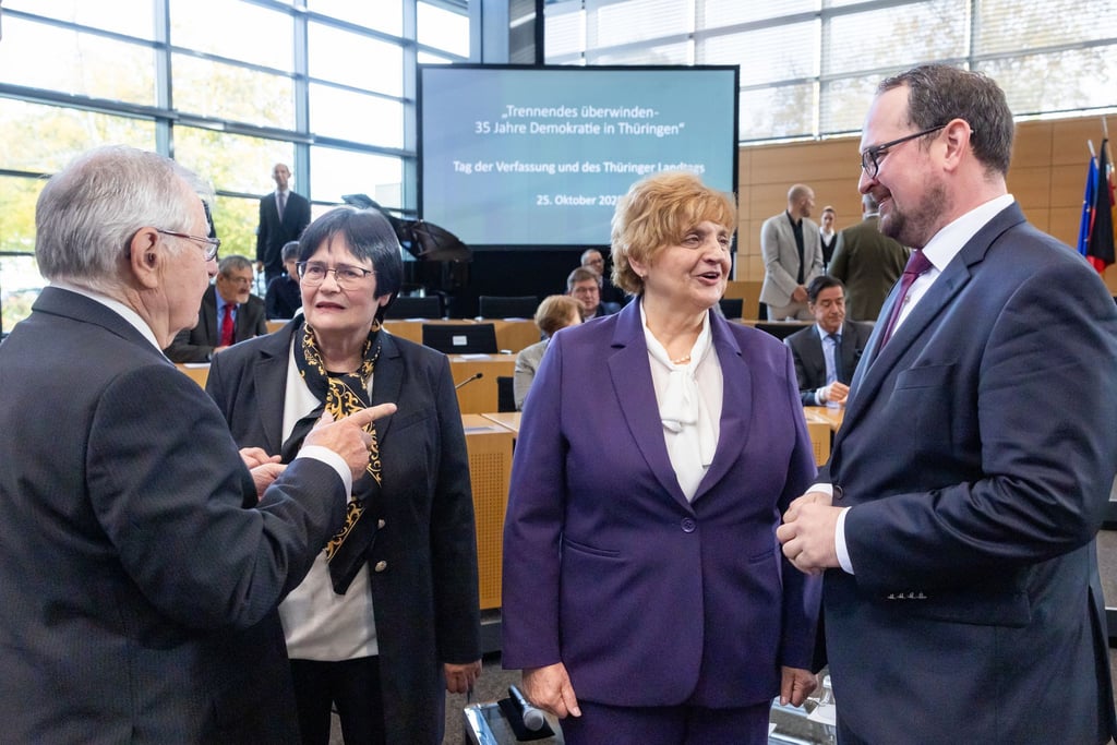 Vor 35 Jahren hat sich in Thüringen der erste freigewählte Landtag nach der Wiedervereinigung konstituiert. Das Jubiläum wurde mit einem Festakt in Erfurt gewürdigt.