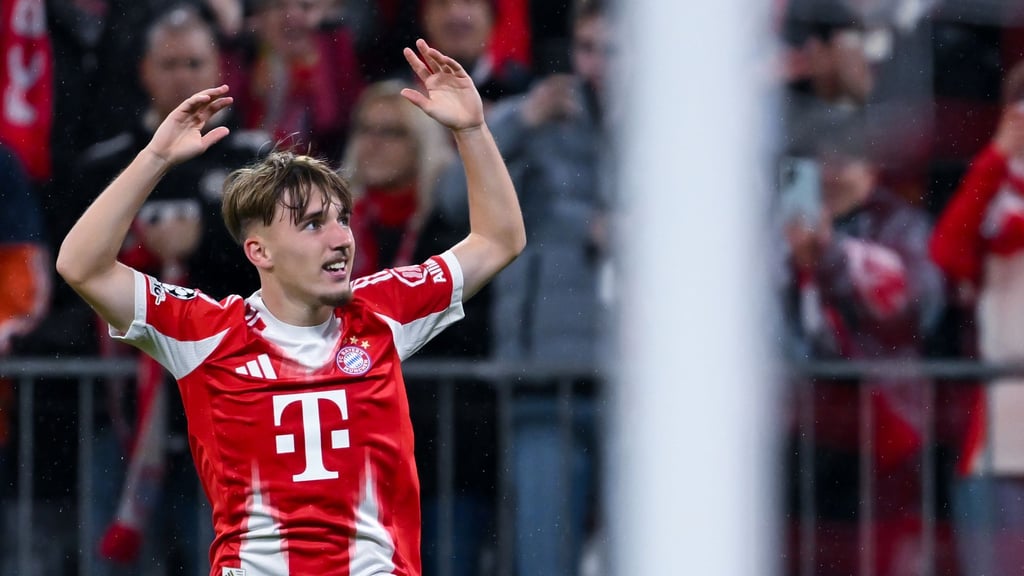 Darf er wieder spielen - und jubeln? Bayern-Talent Lennart Karl.