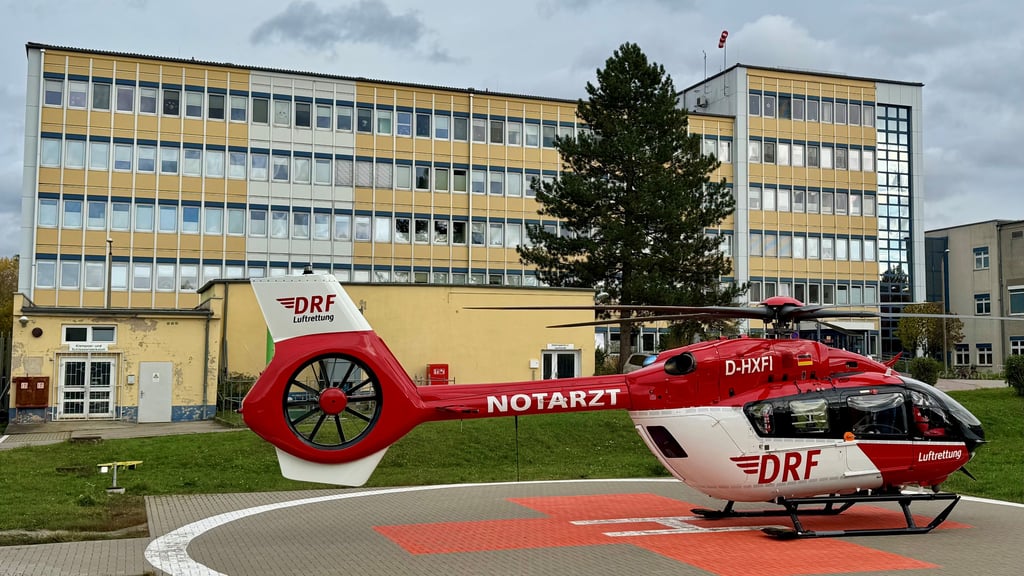 Notfalls können Patientinnen auch per Helikopter vom Ameos-Klinikum Halberstadt in andere Krankenhäuser verlegt werden.
