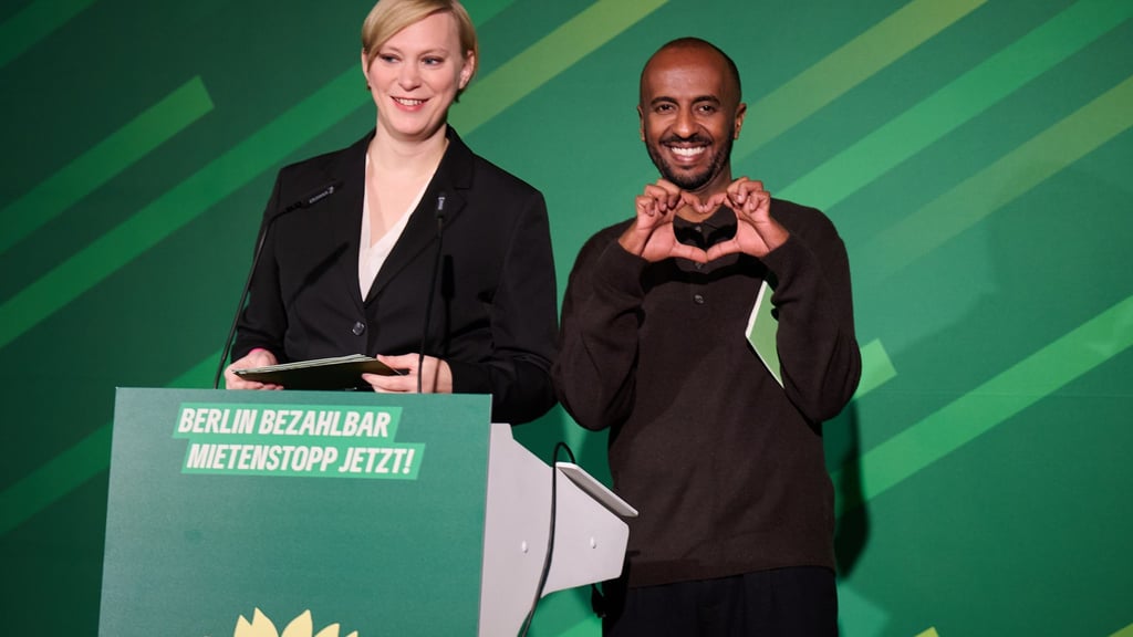 Nina Stahr und Philmon Ghirmai bilden seit 2023 die Doppelspitze der Berliner Grünen. (Archivbild)