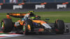 Lando Norris fährt an der Spitze des Feldes.