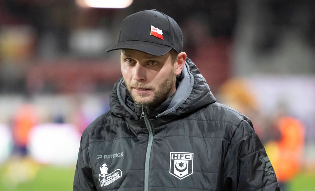 Trainer Robert Schröder holte beim HFC nur einen Sieg aus den vergangenen sieben Ligaspielen. Wie geht es mit ihm weiter.