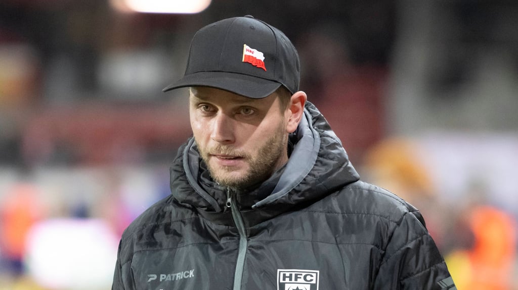 Trainer Robert Schröder holte beim HFC nur einen Sieg aus den vergangenen sieben Ligaspielen. Wie geht es mit ihm weiter.