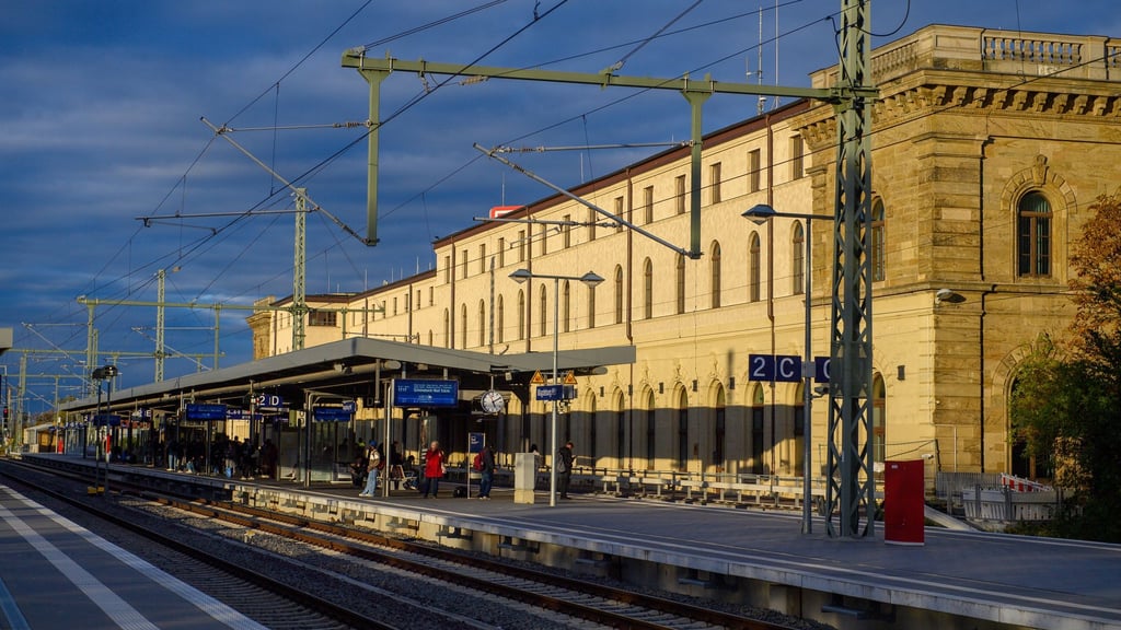 Blick auf den Hauptbahnhof in Magdeburg.