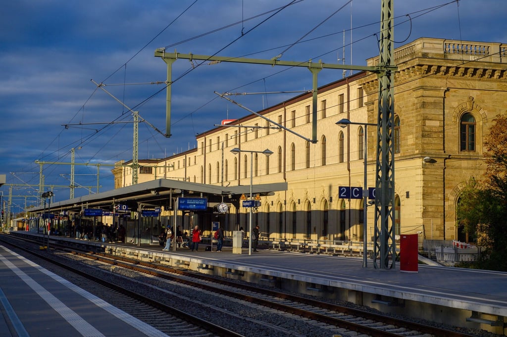 Blick auf den Hauptbahnhof in Magdeburg.