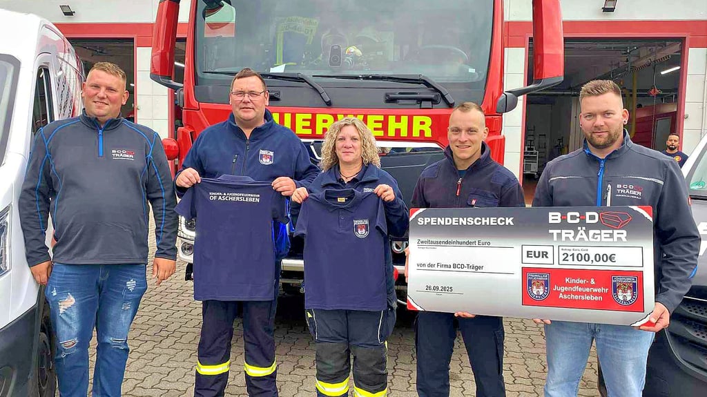 Durch Spenden konnte für die Jugend- und Kinderabteilung der Ascherslebener Feuerwehr neue Kleidung angeschafft werden.