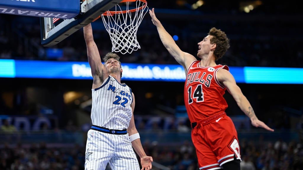 Franz Wagner (l) kann die Niederlage der Orlando Magic gegen Chicago nicht verhindern.