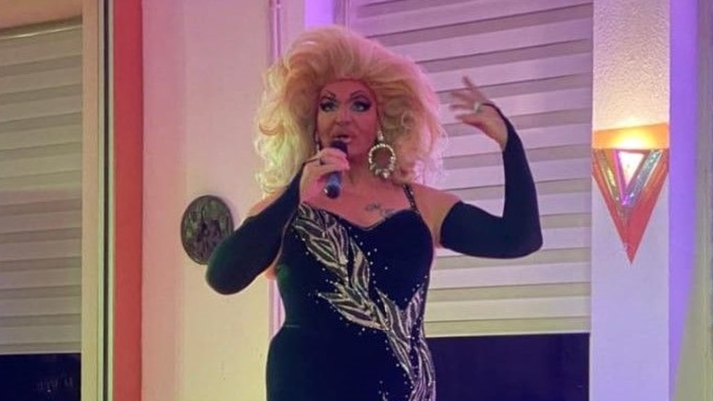 Mit ihren exklusiven Kostümen und mitreißender Bühnenpräsenz möchte Miss Chantal den Goldenen Löwen in Calvörde erneut in einen Ort voller Funkeln und Lebensfreude verwandeln.