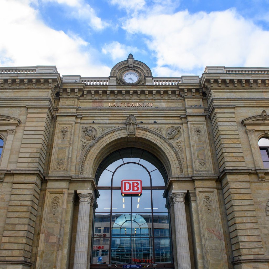 Blick auf den Hauptbahnhof in Magdeburg.