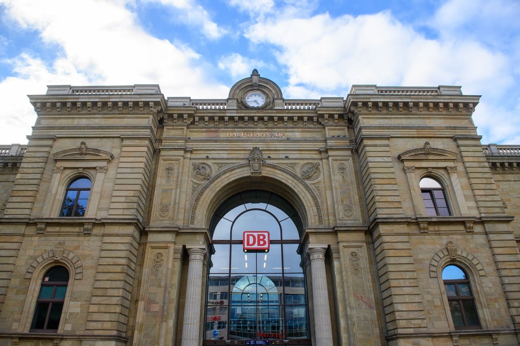 Das Empfangsgebäude vom Magdeburger Hauptbahnhof - dem Bahnhof des Jahres.