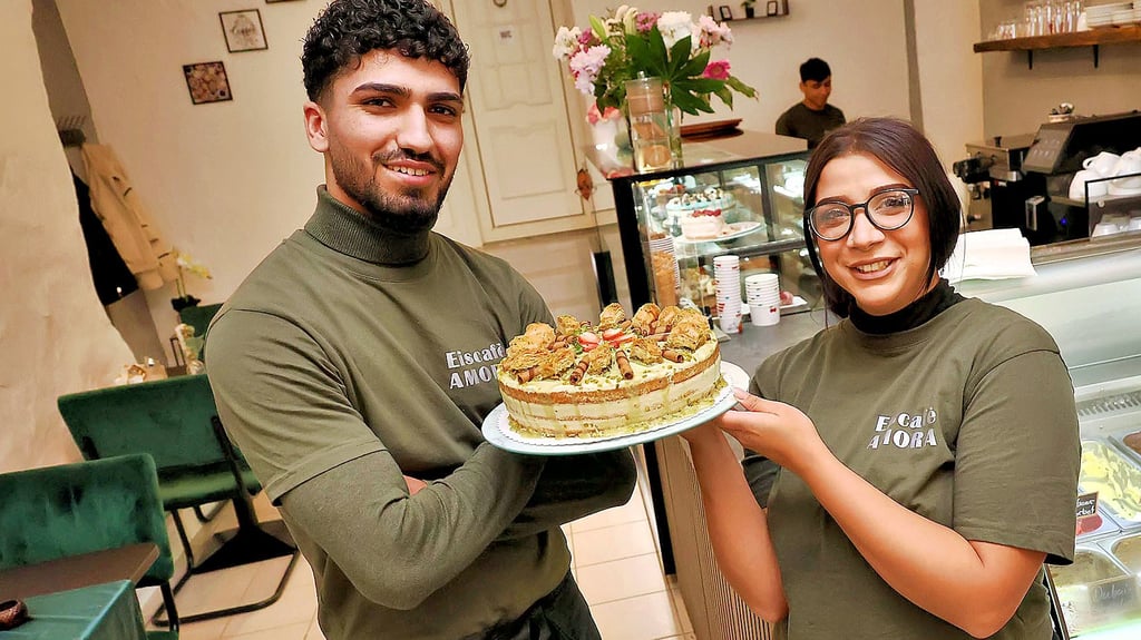 Mukhtar Shekari und Samire Gasi freuen sich auf nette Gäste in ihrem neuen Eiscafé.