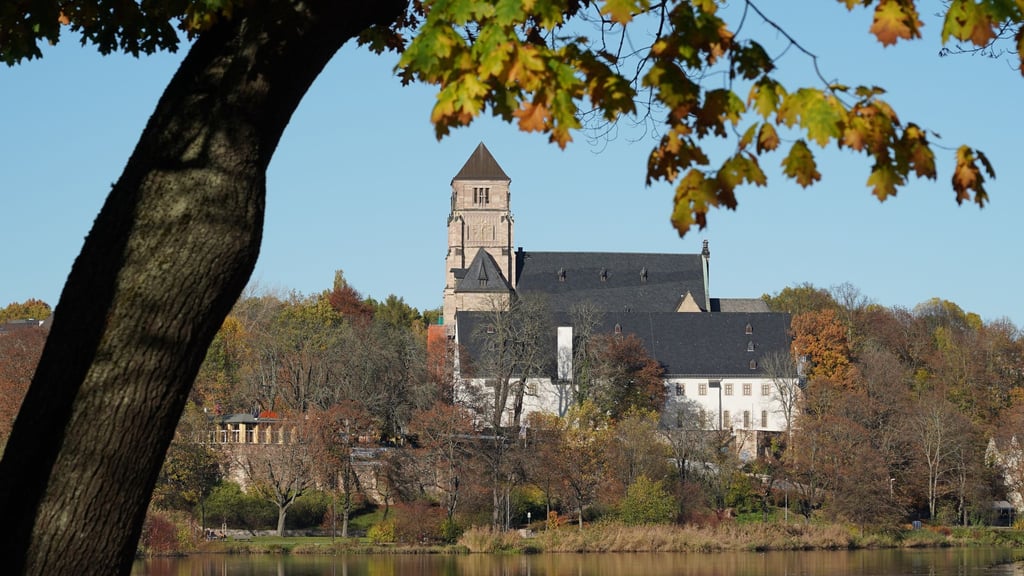Blick auf die Schlosskirche und das Schloßbergmuseum in Chemnitz (Archivbild)