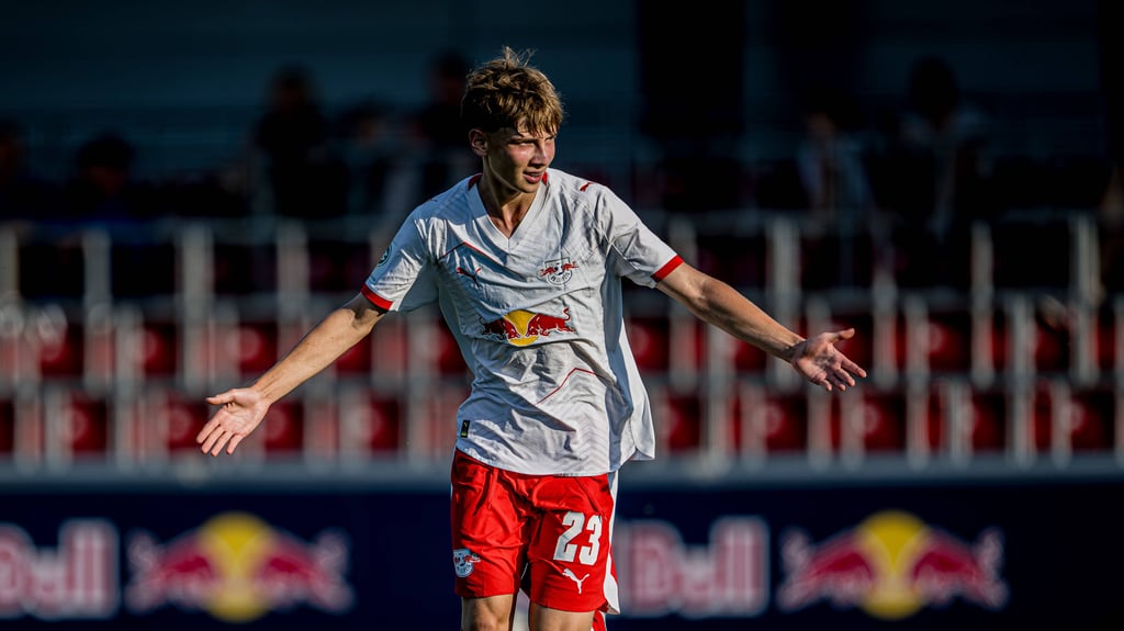 Mads Bröcker trifft für die U19 von RB Leipzig.