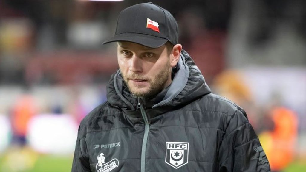 Trainer Robert Schröder holte beim HFC nur einen Sieg aus den vergangenen sieben Ligaspielen. Wie geht es mit ihm weiter.