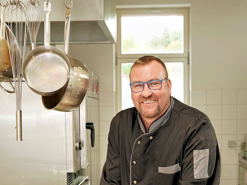 Der Freyburger Christian Gablenz ist seit September dieses Jahres Küchenleiter in der Bildungsstätte Konrad-Martin-Haus in Bad Kösen.
