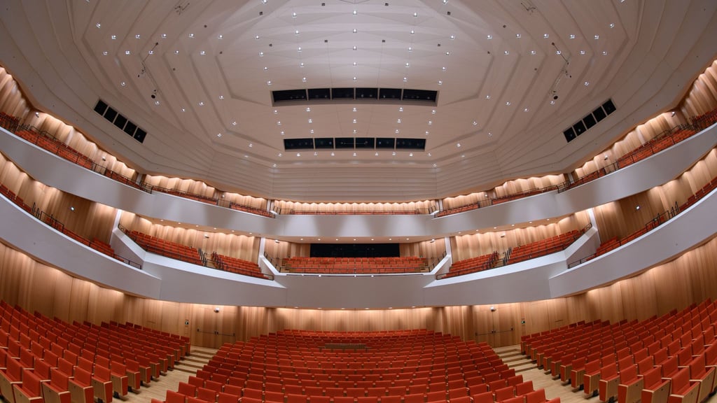 Der Dresdner Kulturpalast in eine Spielstätte für die Deutsch-Tschechischen Kulturtage vom 30. Oktober bis 16. November. (Archivbild)