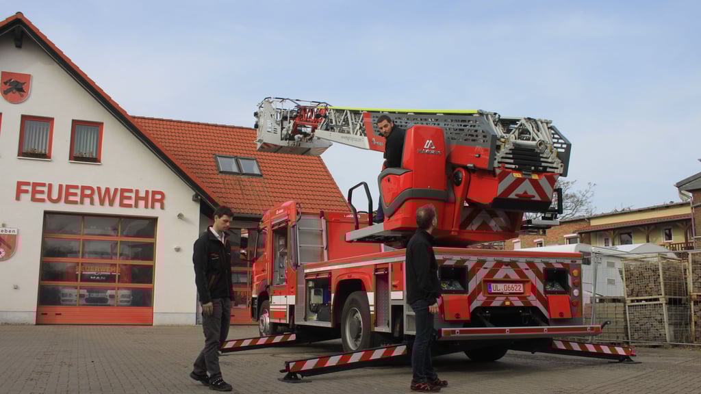 "Magirus"-Mitarbeiter waren im März 2021 zu Gast in Barleben, um ihre Version des Hubrettungsfahrzeugs vorzustellen. Nun, mehr als vier Jahre später, wird das Fahrzeug ausgeliefert.