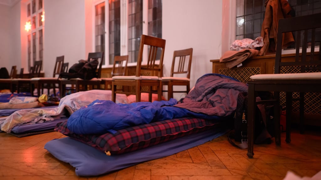 In den ökumenischen Nachtcafés in Dresden gibt es in der kalten Jahreszeit Schlafplätze für Obdachlose. (Archivbild)