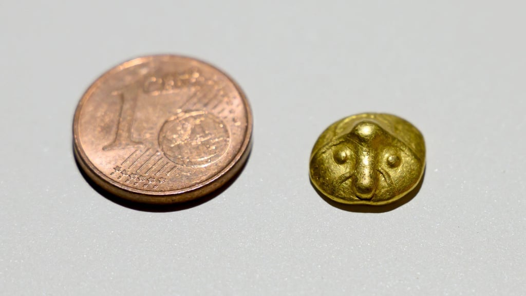 Die gefundene Goldmünze ist kleiner als ein Centstück.