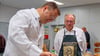 Landrat Tylsch (l.) und Ministerpräsident Haseloff am Blech
