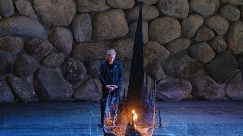Prien besuchte die Gedenkstätte Yad Vashem.