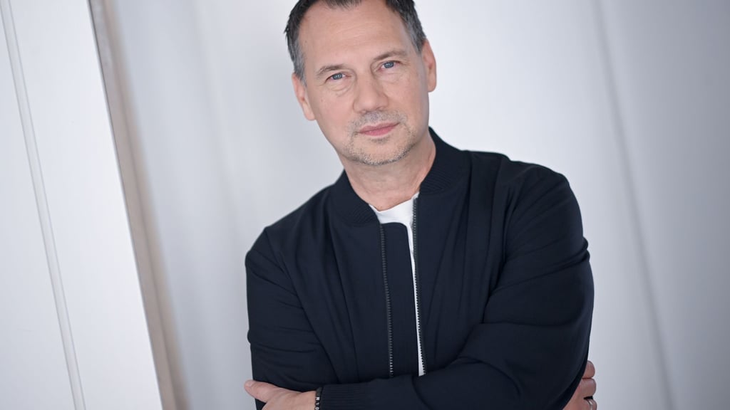 Sebastian Fitzek ist bekannt für seine spannungsgeladenen Psychothriller (Archivbild).