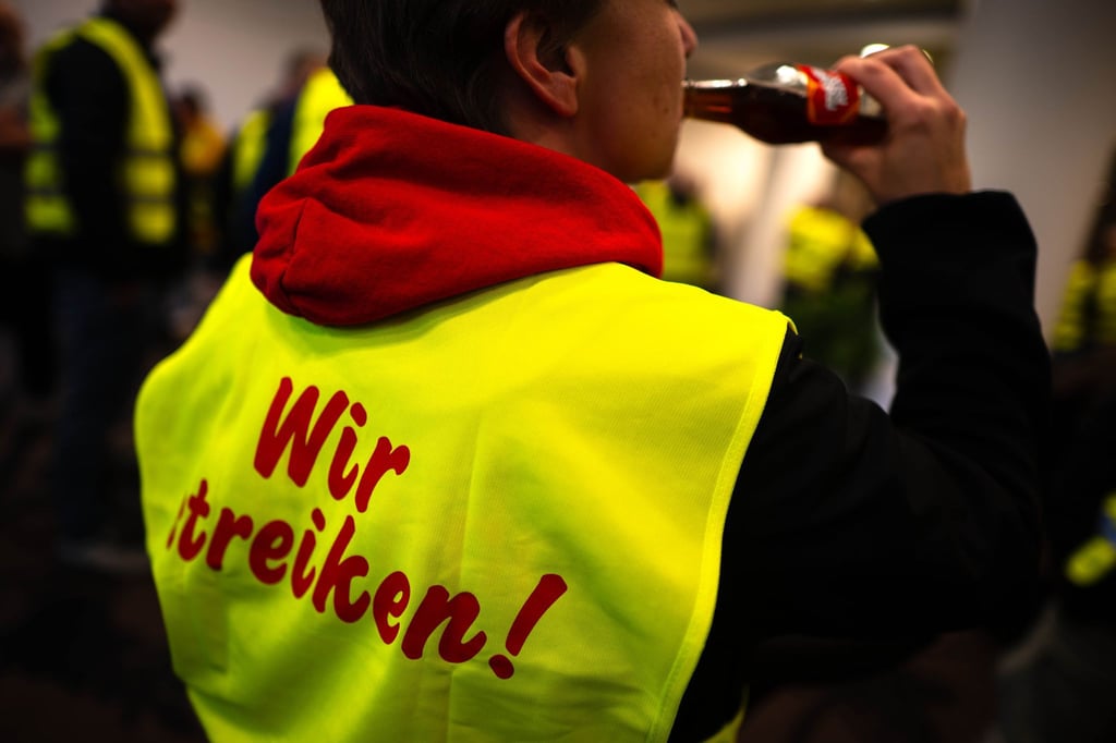 Im Zuge von Tarifverhandlungen wurde an den Coca-Cola-Standorten Weimar und Halle zeitweise die Arbeit niedergelegt.