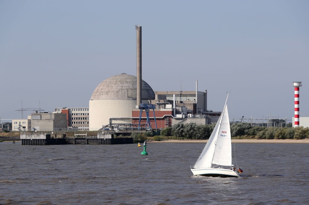 Das stillgelegte Kernkraftwerk Stade an der Elbe bei Stade wird mit einem Kunstprojekt verabschiedet.