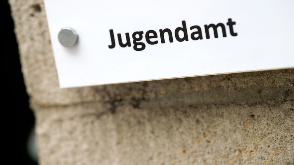 In Sachsen wurden mehr Kinder und Jugendliche in Obhut genommen. (Symbolbild)