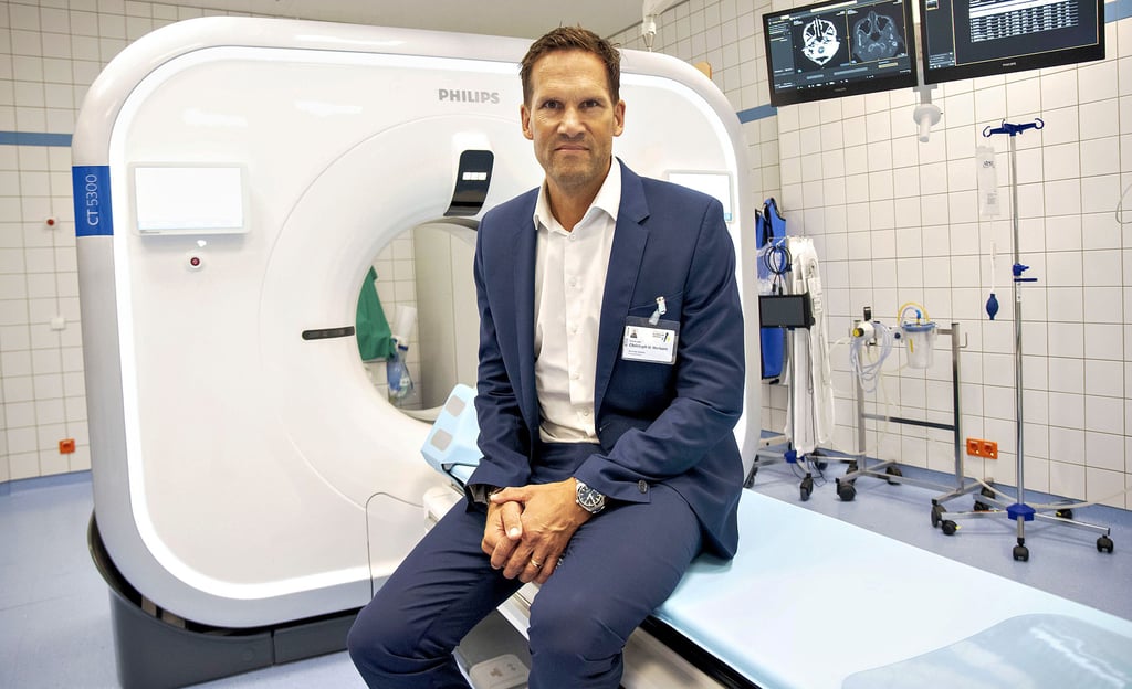 Freut sich über den Blick in die Radiologie: Christoph Herborn, ärztlicher Direktor am Städtischen Klinikum, vor einem modernen Computertomographen