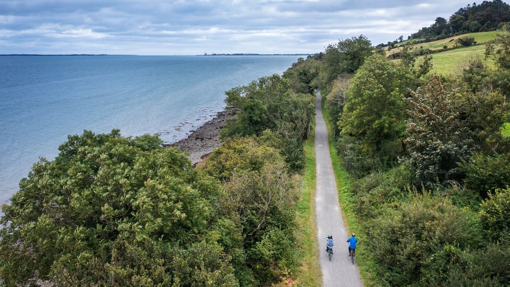 Am Wasser entlang: Der Weg führt entlang der Carlingford Lough, einer langgezogenen Bucht im Osten der Insel.