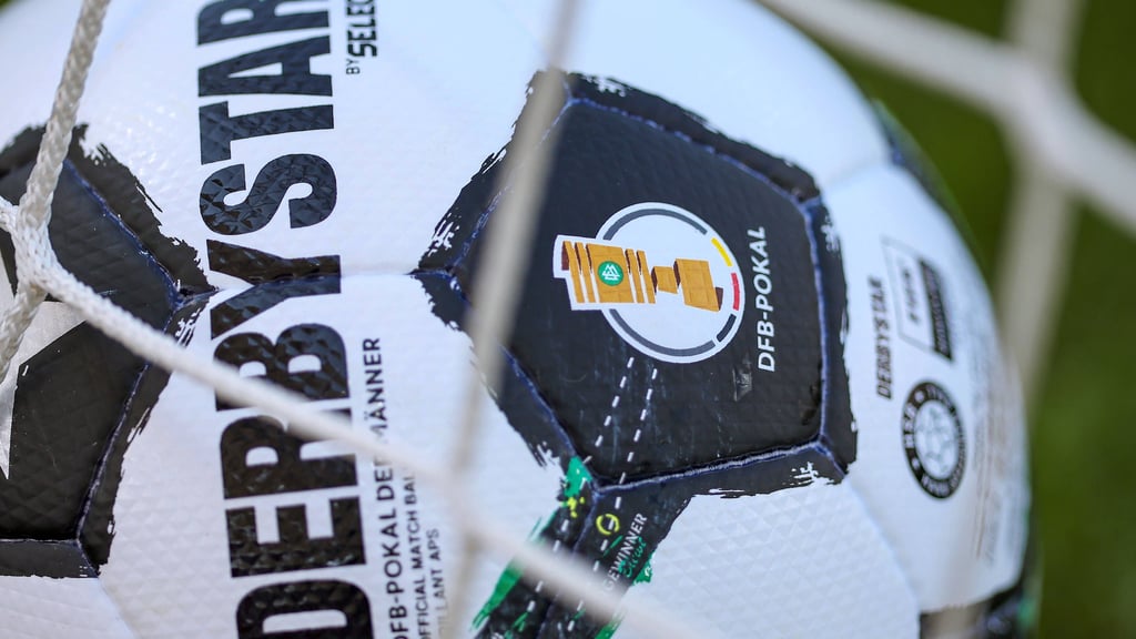 Im DFB-Pokal trifft der 1. FC Magdeburg am Mittwochabend auf den FV Illertissen. Wer überträgt das Spiel live in Stream und TV?