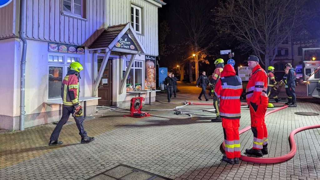 Feueralarm in Wernigerode: In der Nacht zum Montag, 27. Oktober, ereignete sich ein Brand in einem Döner-Imbiss an der Breiten Straße.