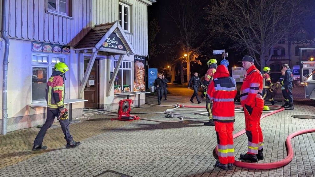 Feueralarm in Wernigerode: In der Nacht zum Montag, 27. Oktober, ereignete sich ein Brand in einem Imbiss an der Breiten Straße.