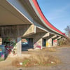Blick unter die Brauereibrücke: Die Stadt plant eine Studie für einen Neubau. 