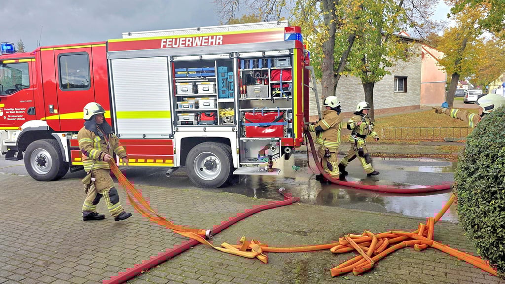 Zu einem Werkstattbrand in einer alten Tischlerei wurden die Kameraden der Feuerwehr Neundorf am Vormittag alarmiert.