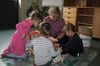 Annette Berlin und die Kinder im Kindergarten "kleiner Fuchs" sind die ersten im Landkreis, die mit der Methode arbeiten.
