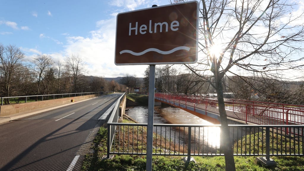 Zum Jahreswechsel 2023/2024 kam es am Fluss Helme an der Grenze von Sachsen-Anhalt und Thüringen zu einem Hochwasser. Nun wollen die beiden Länder über ein gemeinsames Schutzkonzept sprechen. (Archivbild)