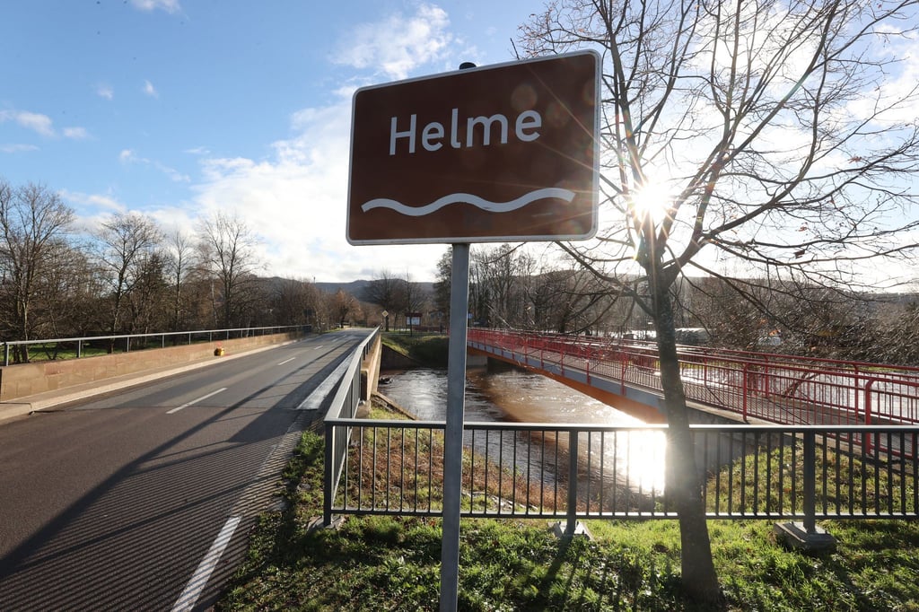 Zum Jahreswechsel 2023/2024 kam es am Fluss Helme an der Grenze von Sachsen-Anhalt und Thüringen zu einem Hochwasser. Nun wollen die beiden Länder über ein gemeinsames Schutzkonzept sprechen. (Archivbild)