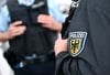 Im Hauptbahnhof Halle mussten die Beamten der Bundespolizei einen 42-Jährigen aus dem Zug holen.