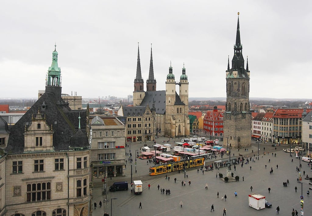 Hallesches Stadtbild: Äußerungen des Bundeskanzlers zur Integration stoßen in der Saalestadt sowohl auf Zustimmung  als auch auf Ablehnung.